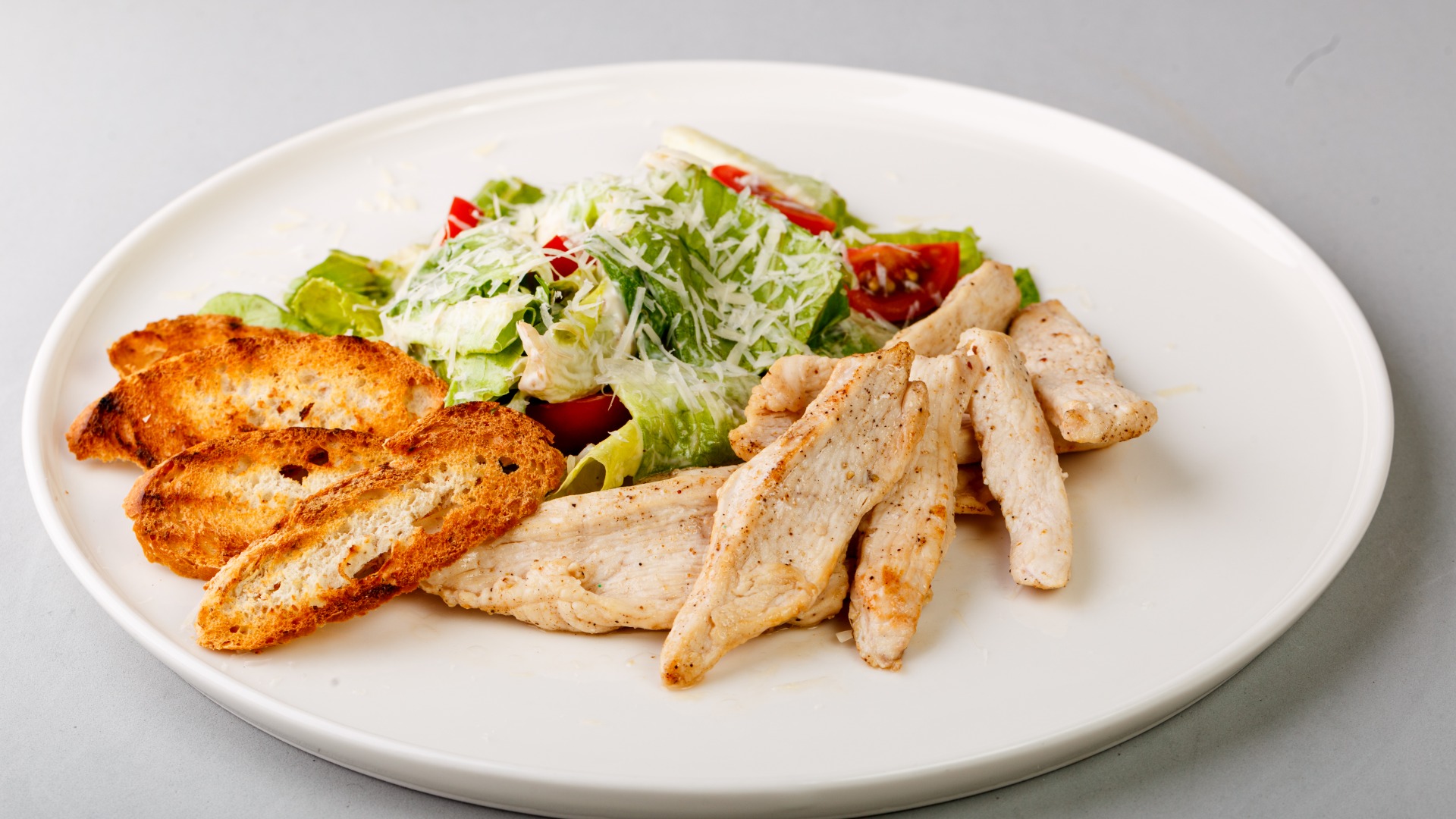 Caesar salad with chicken